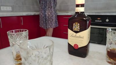 Sex mit der betrunkenen Frau eines Freundes. Ich hoffe, ich schwängere sie nicht.